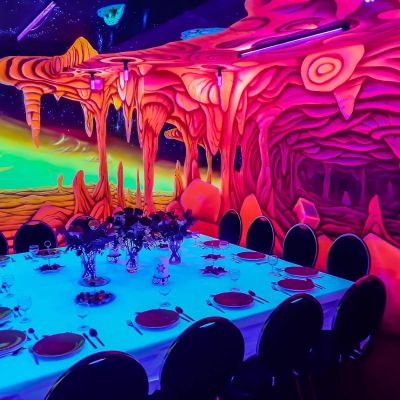 Blacklight-Dining