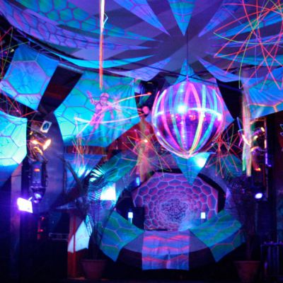 newtoy-blacklight-club-deko-by-maxi-hellweger2